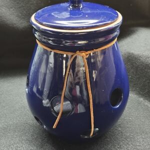 Ceramic garlic keeper